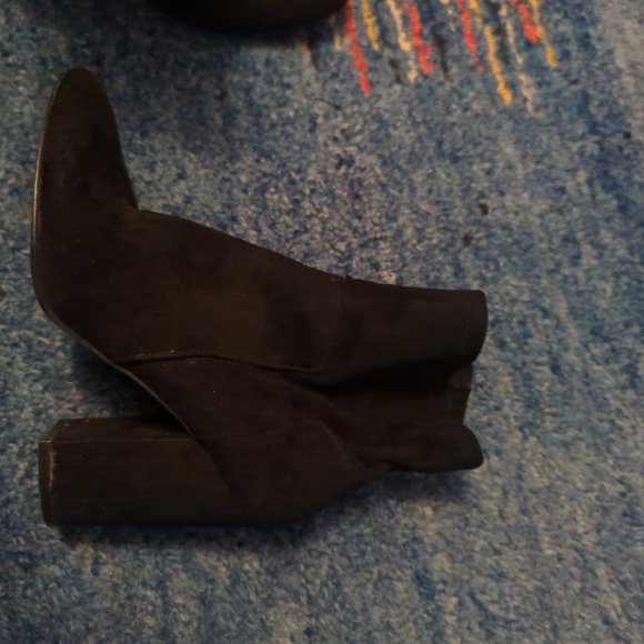 Black heeled boots - Picture 3 of 3